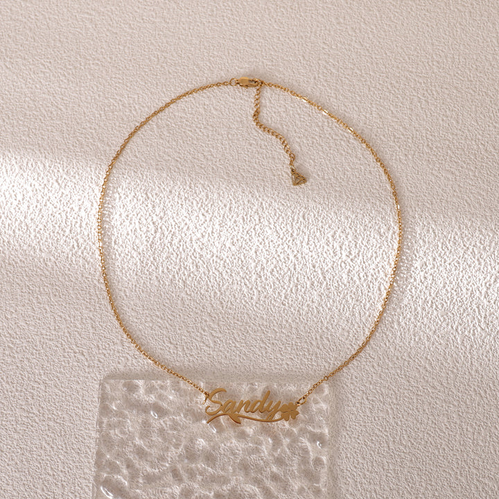 Custom name necklace with clover charm – symbol of luck and love