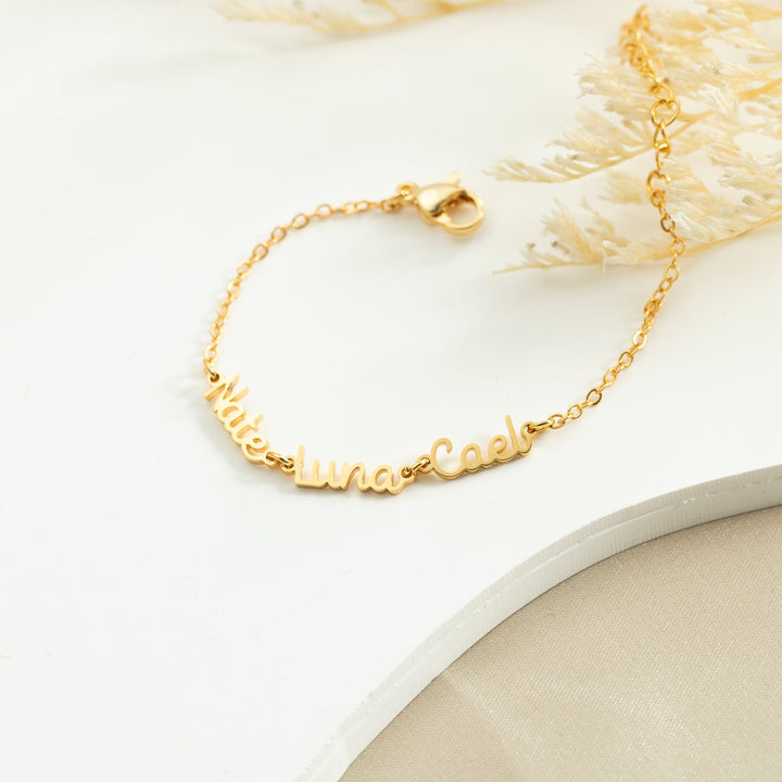 Gift-ready packaging of personalized family bracelet – perfect for birthdays and Mother’s Day