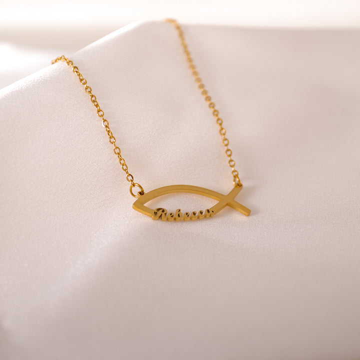 Gold fish-shaped name necklace – meaningful design for daily wear