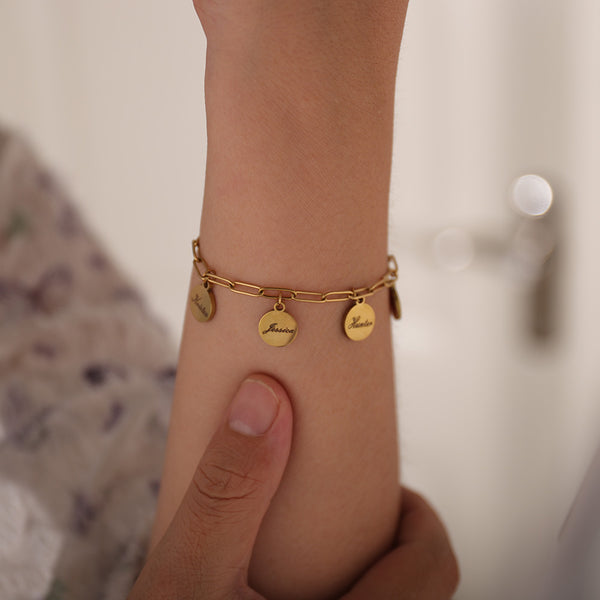 Gold paperclip chain bracelet – minimalist and stylish design by LUNA