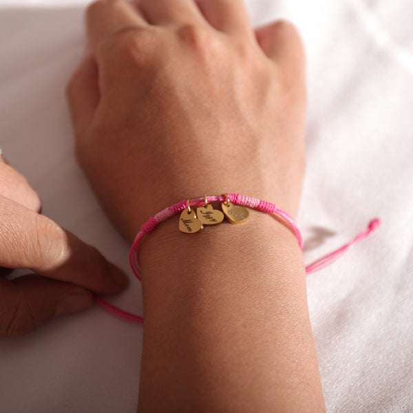Handwoven bracelet with heart charm and custom name – handmade by LUNA

