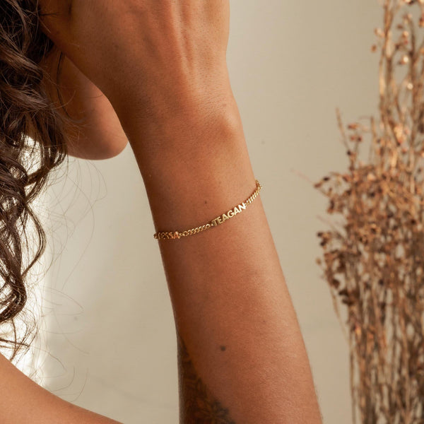 Multiple name bracelet in gold – personalized with names