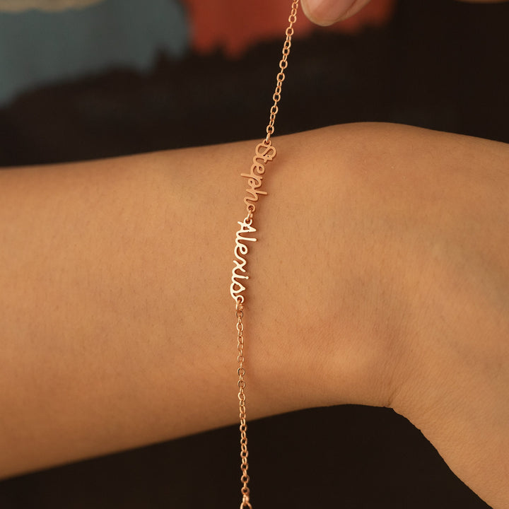 Personalized silver bracelet featuring children's names – meaningful gift for moms