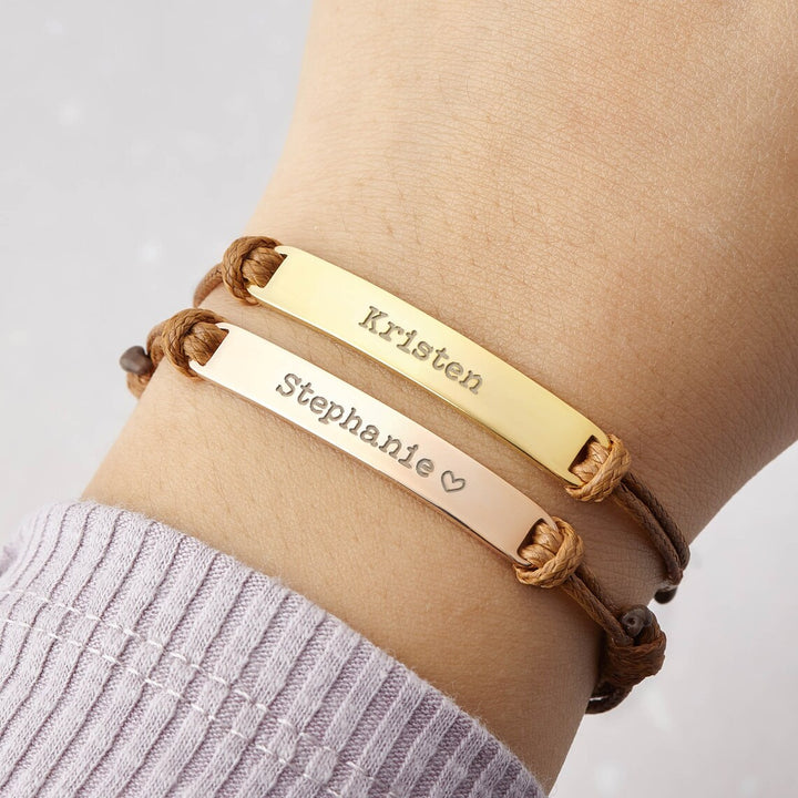 Rose gold engraved bracelet with name and heart charm – delicate and stylish